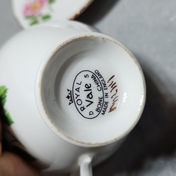 Royal Vale Teacup and Saucer - Picture 5 of 7